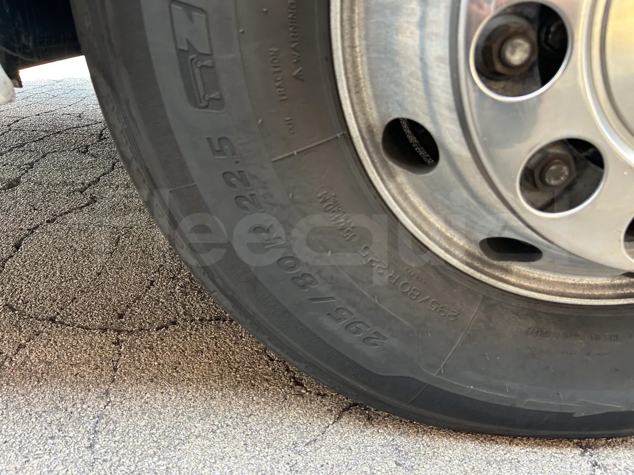 Setra S415 - First Axle Left Side: Tyre Size