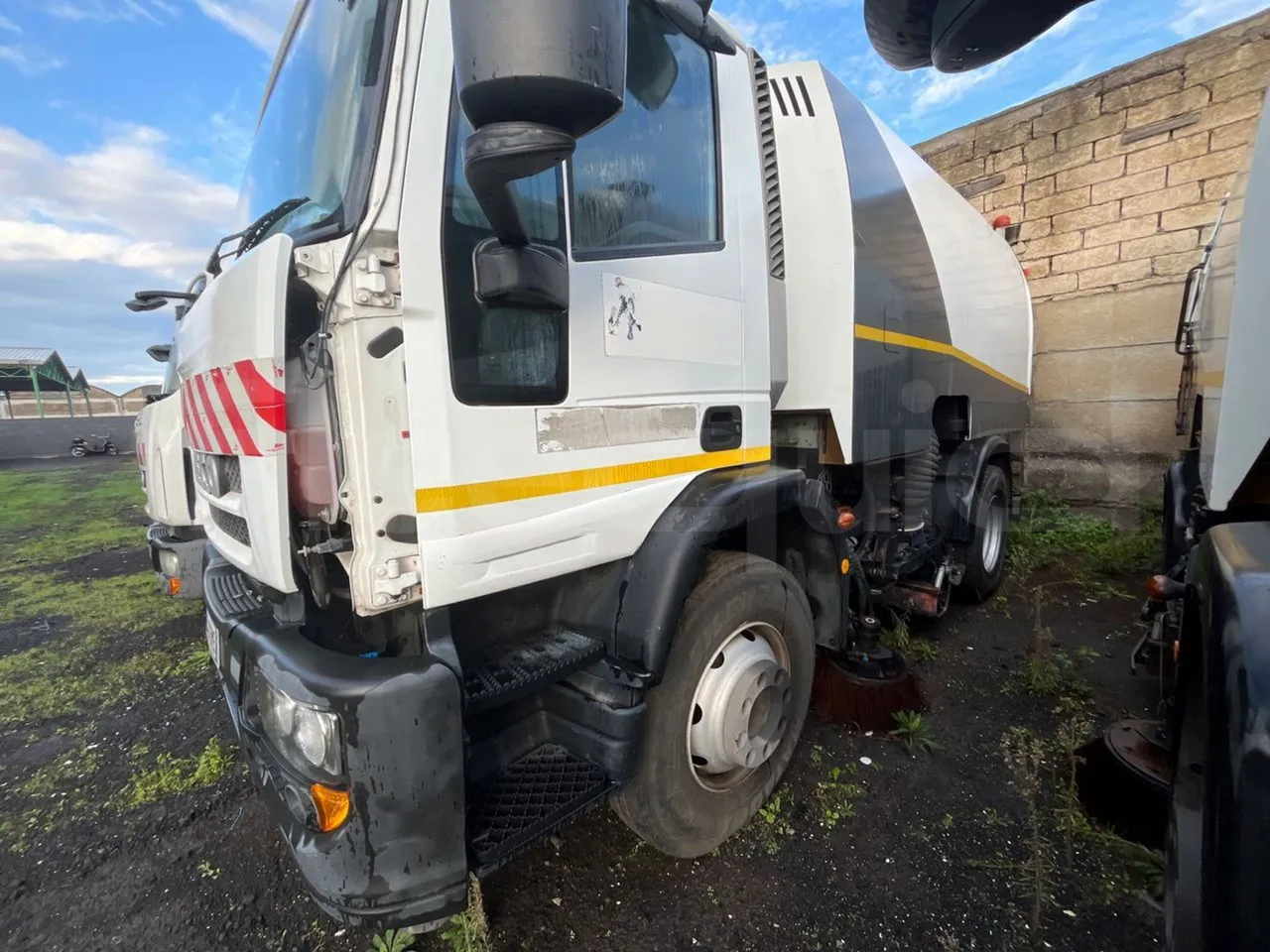Iveco Faun Viatek 160/150 E4 SK600 - Euro5- 160kW - 6.917mt - left side photo