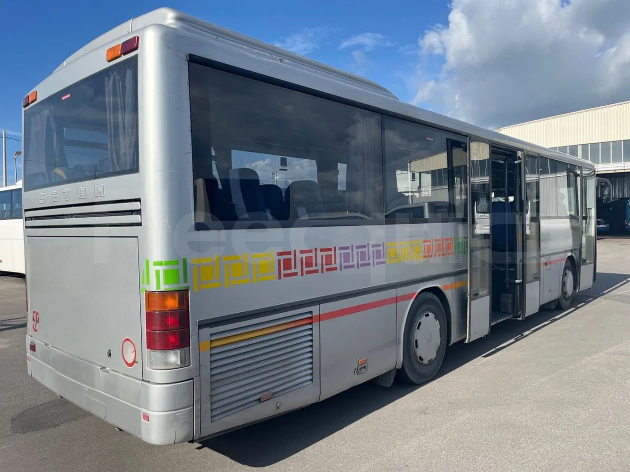 Setra S313 UL/ Euro 3 - 260 Kw - 11.320 Mt - 3/4 right rear doors open