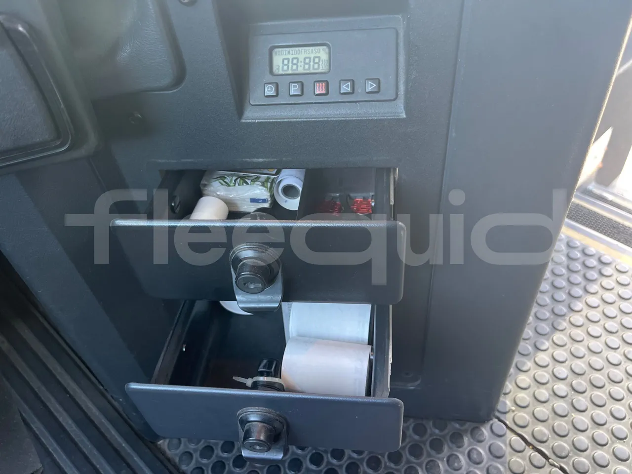 Setra S313 UL/ Euro 3 - 260 Kw - 11.320 Mt - radio accessories photo