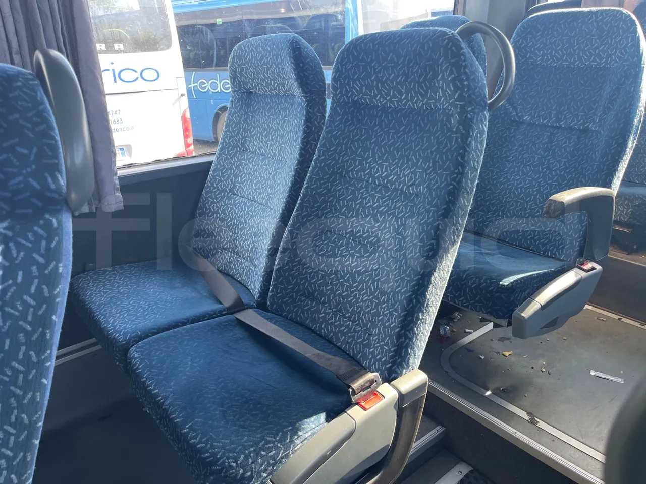 Setra S313 UL/ Euro 3 - 260 Kw - 11.320 Mt - central seat safety belt