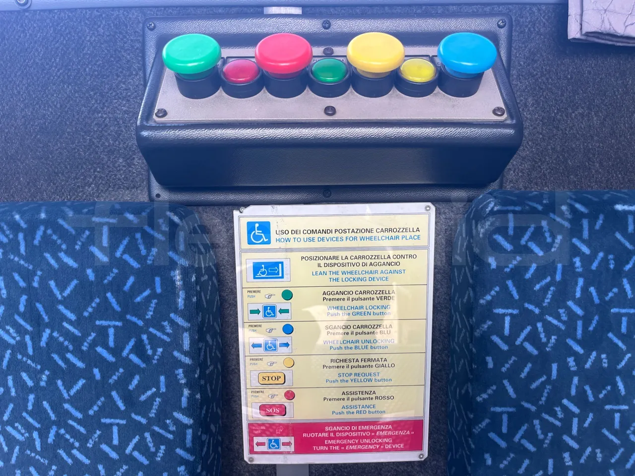 Setra S313 UL/ Euro 3 - 260 Kw - 11.320 Mt - disabled area photo