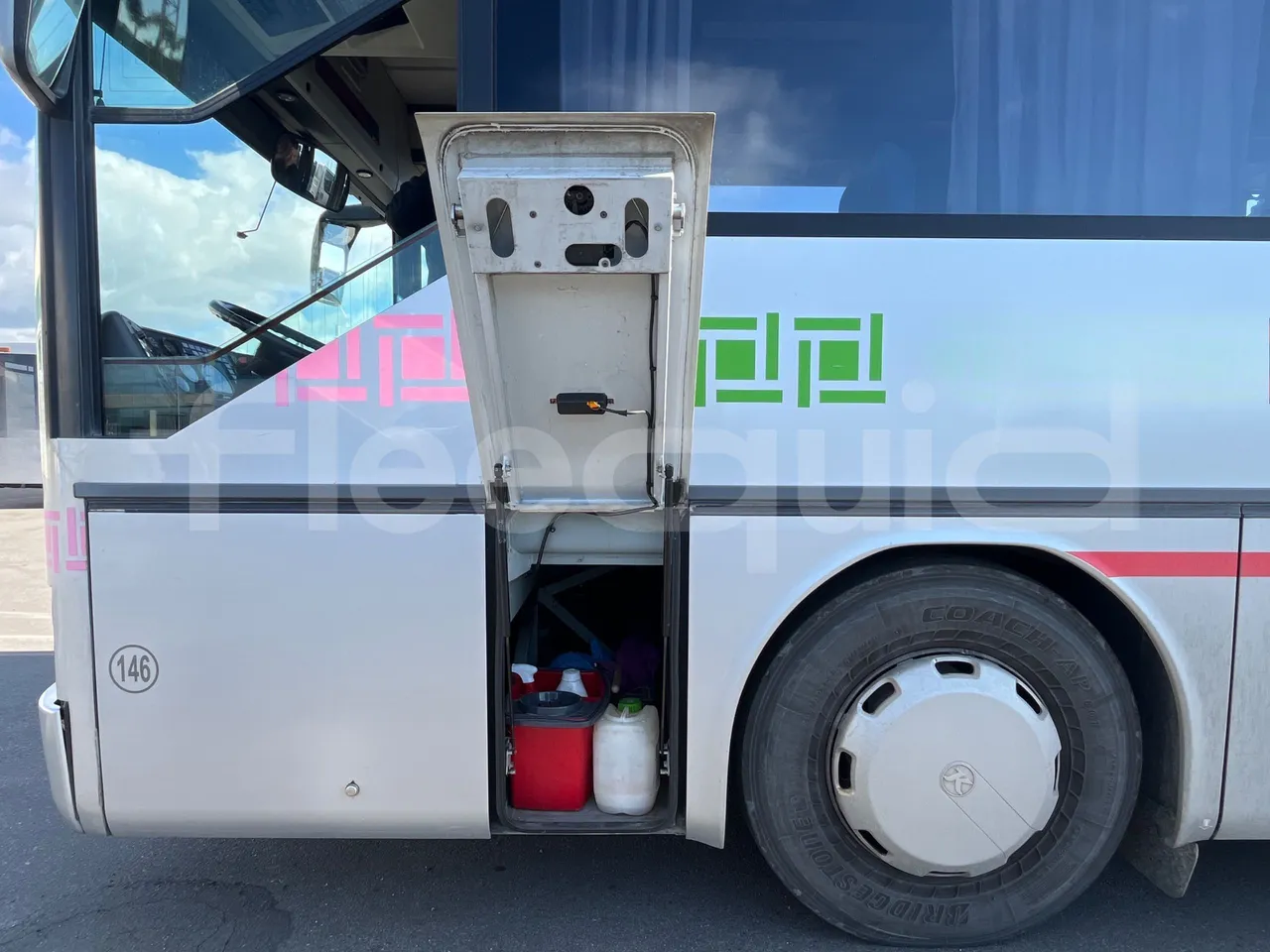 Setra S313 UL/ Euro 3 - 260 Kw - 11.320 Mt - external compartments photo