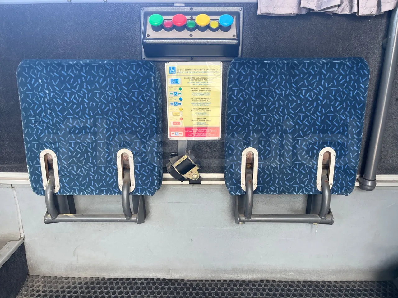 Setra S313 UL/ Euro 3 - 260 Kw - 11.320 Mt - folding seat photo