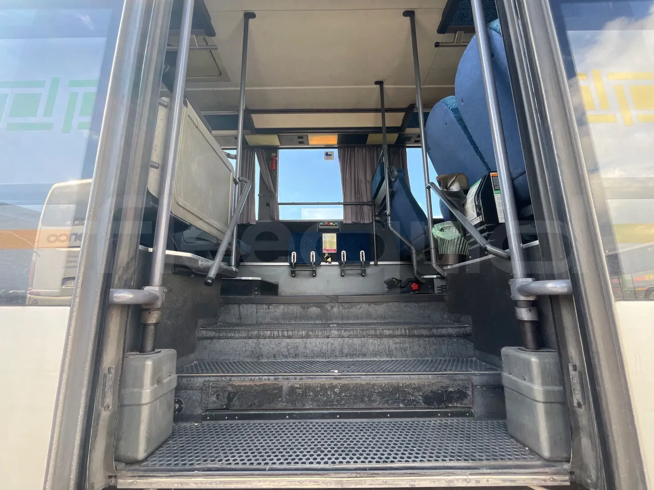 Setra S313 UL/ Euro 3 - 260 Kw - 11.320 Mt - footrest detail photo