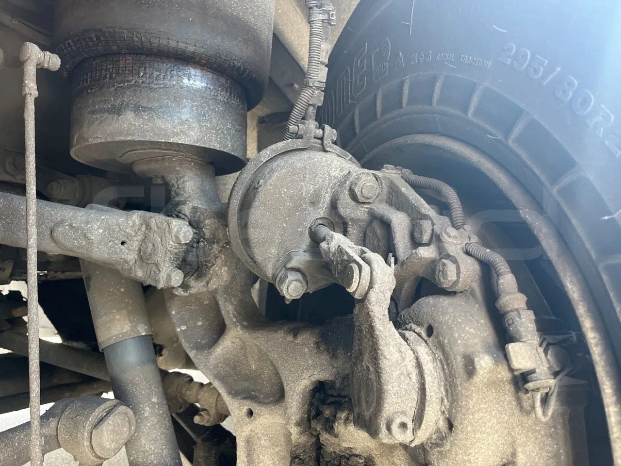 Setra S313 UL/ Euro 3 - 260 Kw - 11.320 Mt - front brake calipers left