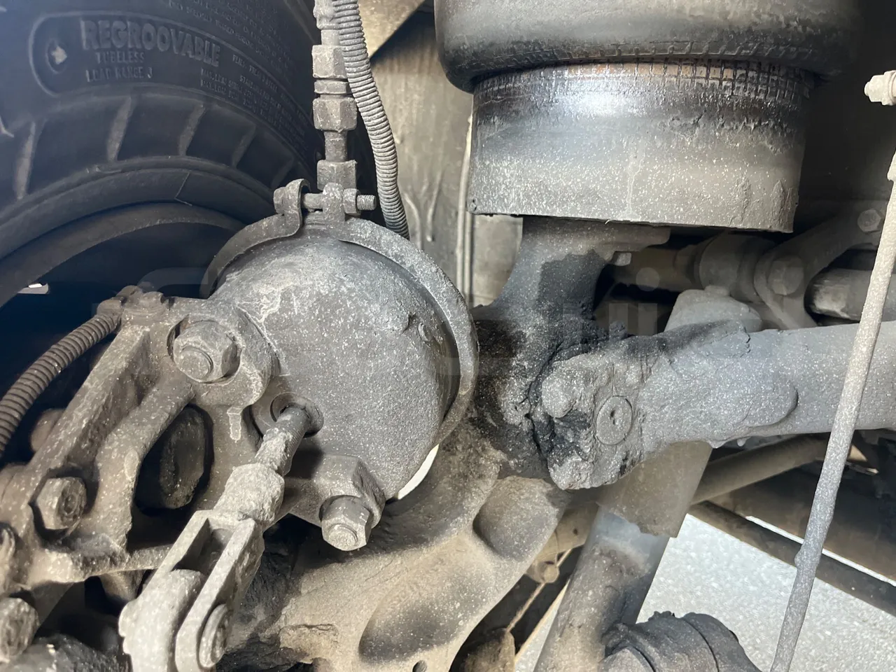 Setra S313 UL/ Euro 3 - 260 Kw - 11.320 Mt - front brake calipers right