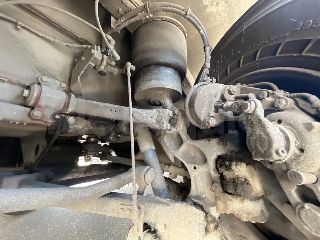 Setra S313 UL/ Euro 3 - 260 Kw - 11.320 Mt - front shock absorbers left