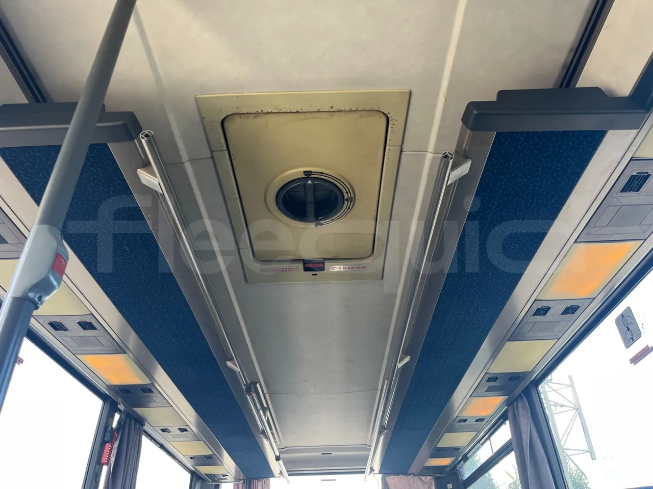 Setra S313 UL/ Euro 3 - 260 Kw - 11.320 Mt - roof hatch 2