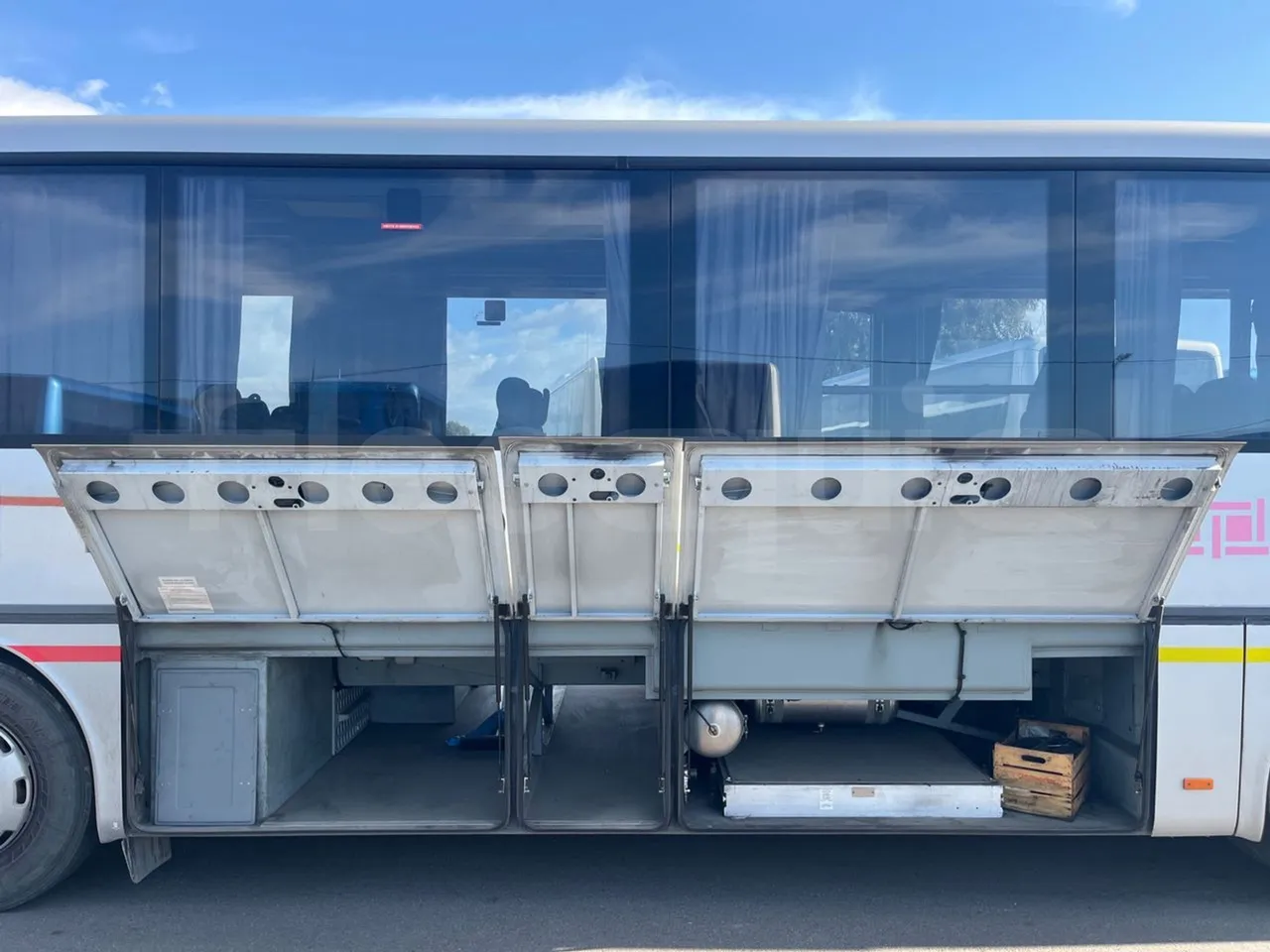 Setra S313 UL/ Euro 3 - 260 Kw - 11.320 Mt - luggage rack photo