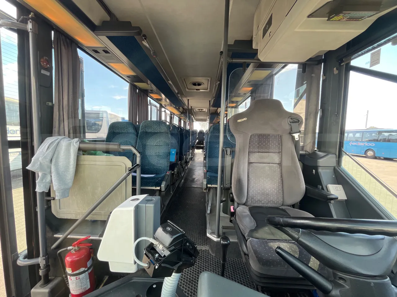 Setra S313 UL/ Euro 3 - 260 Kw - 11.320 Mt - monitor detail photo