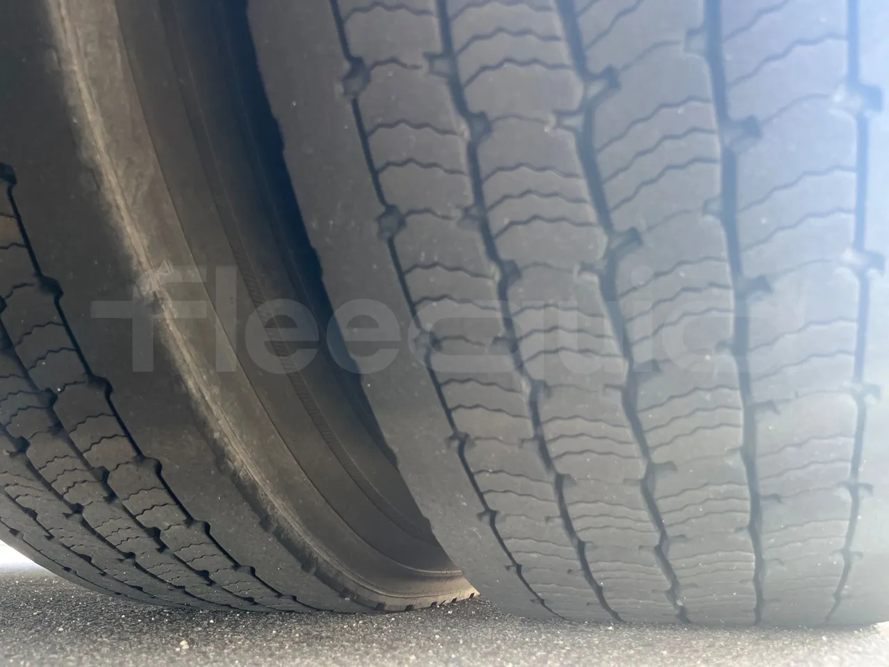 Setra S313 UL/ Euro 3 - 260 Kw - 11.320 Mt - tread condition front tires left