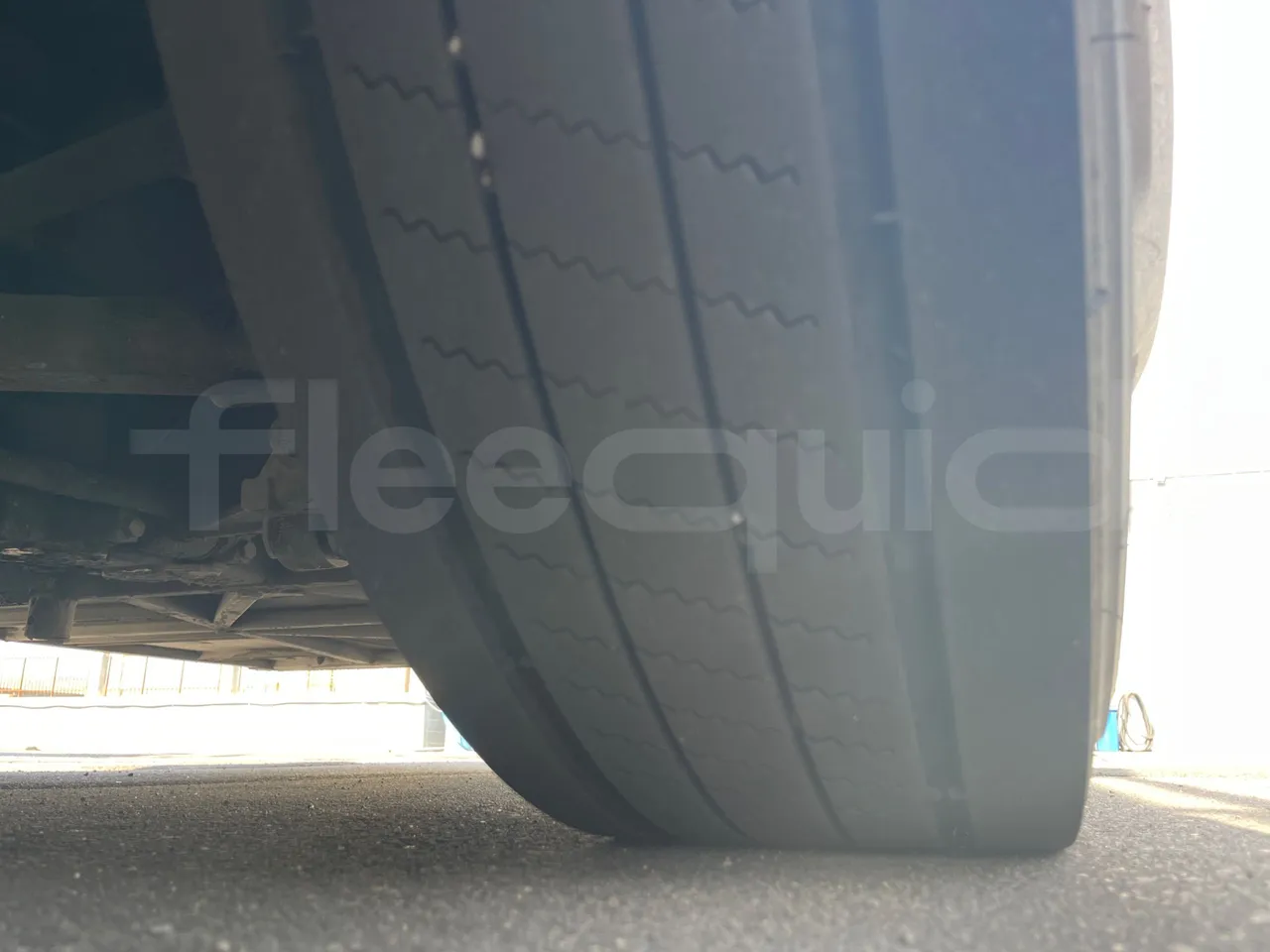 Setra S313 UL/ Euro 3 - 260 Kw - 11.320 Mt - tread condition front tires right