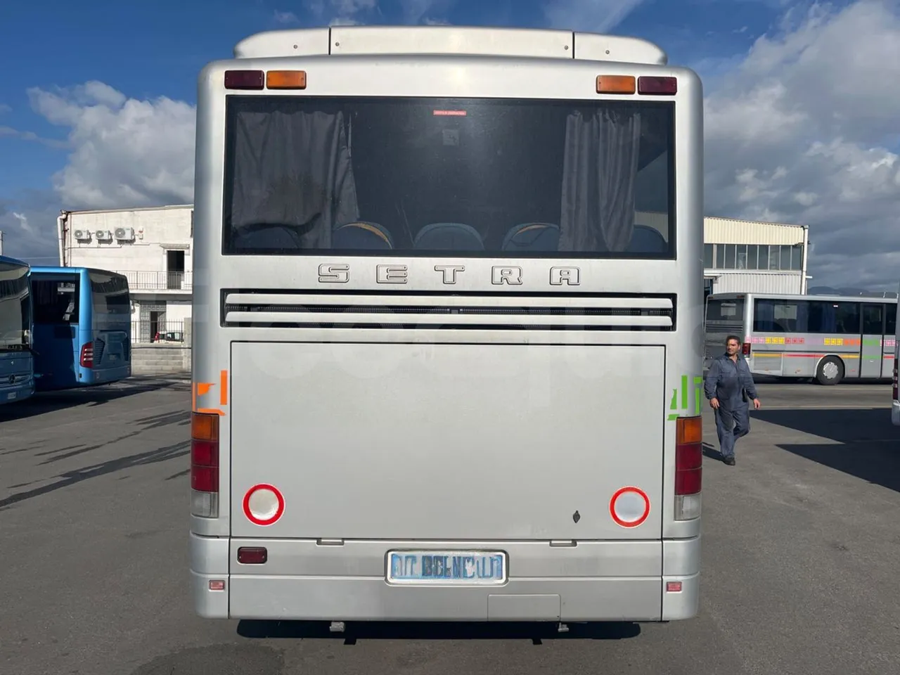 Setra S313 UL/ Euro 3 - 260 Kw - 11.320 Mt - rear hatch closed