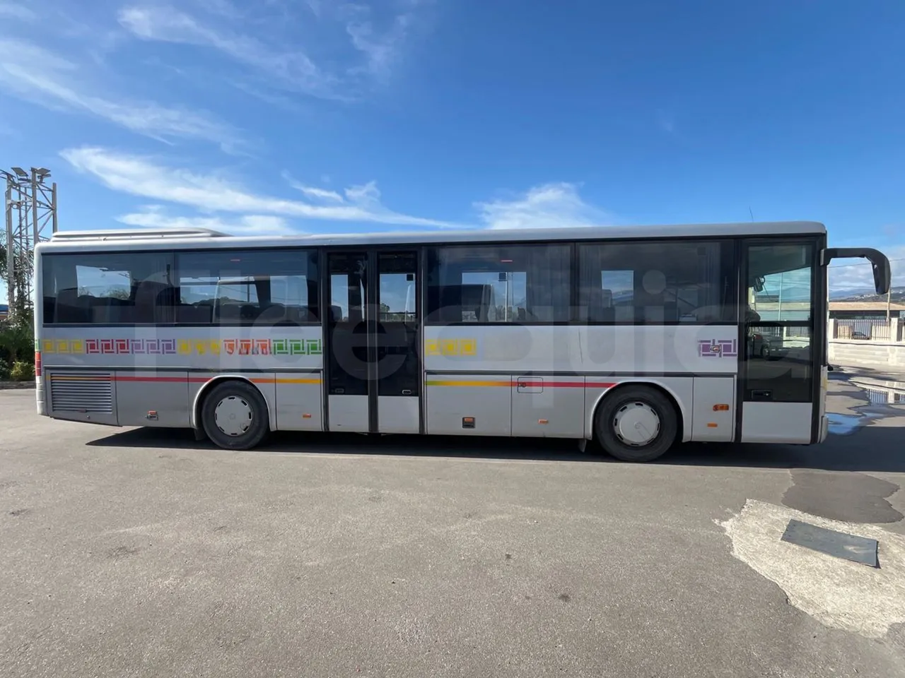 Setra S313 UL/ Euro 3 - 260 Kw - 11.320 Mt - right side doors closed