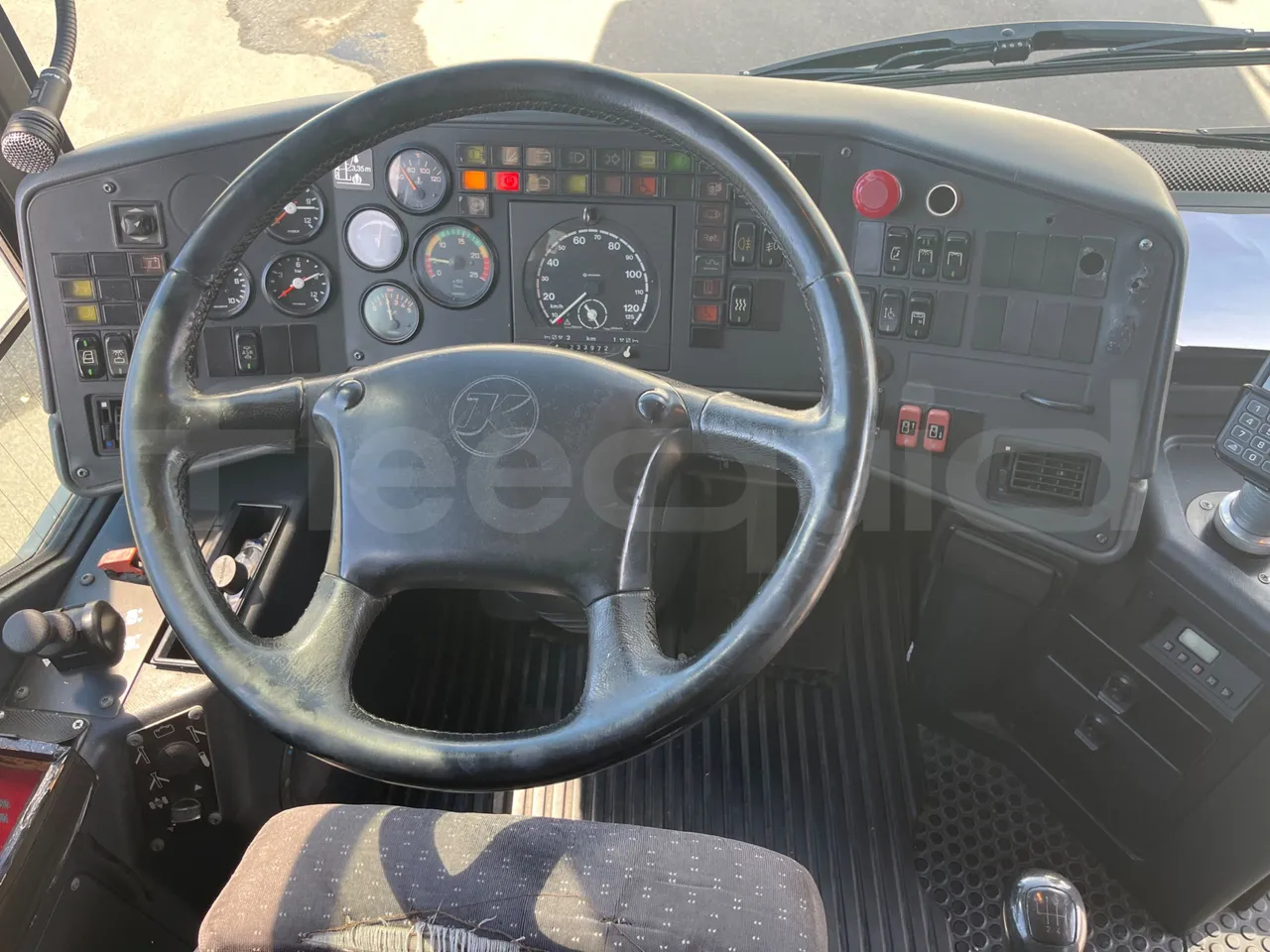 Setra S313 UL/ Euro 3 - 260 Kw - 11.320 Mt - steering wheel photo
