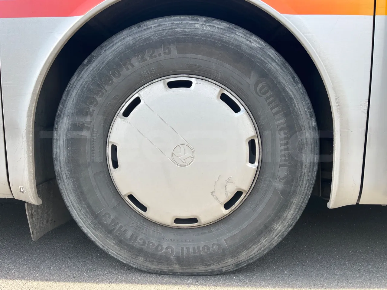 Setra S313 UL/ Euro 3 - 260 Kw - 11.320 Mt - rear left tire photo