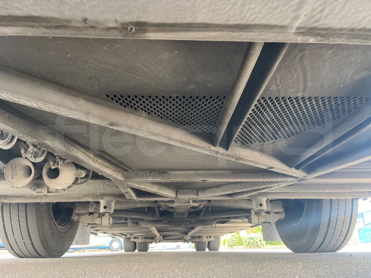 Setra S313 UL/ Euro 3 - 260 Kw - 11.320 Mt - front undercarriage from front