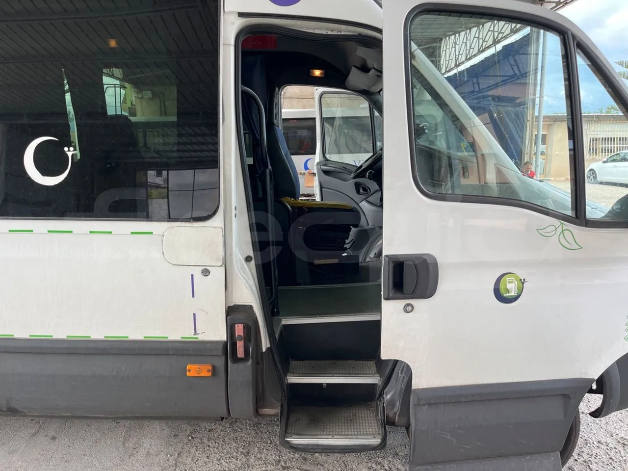 Iveco Daily A50/14/20 -EUR5 -100kW -6.948m CNG - front door 2 open