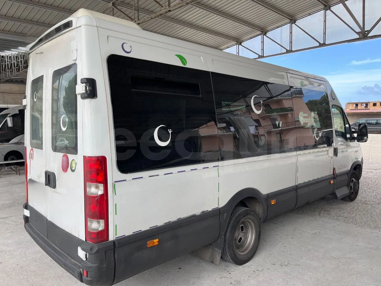 Iveco Daily A50/14/20 -EUR5 -100kW -6.948m CNG - 3/4 right rear doors closed