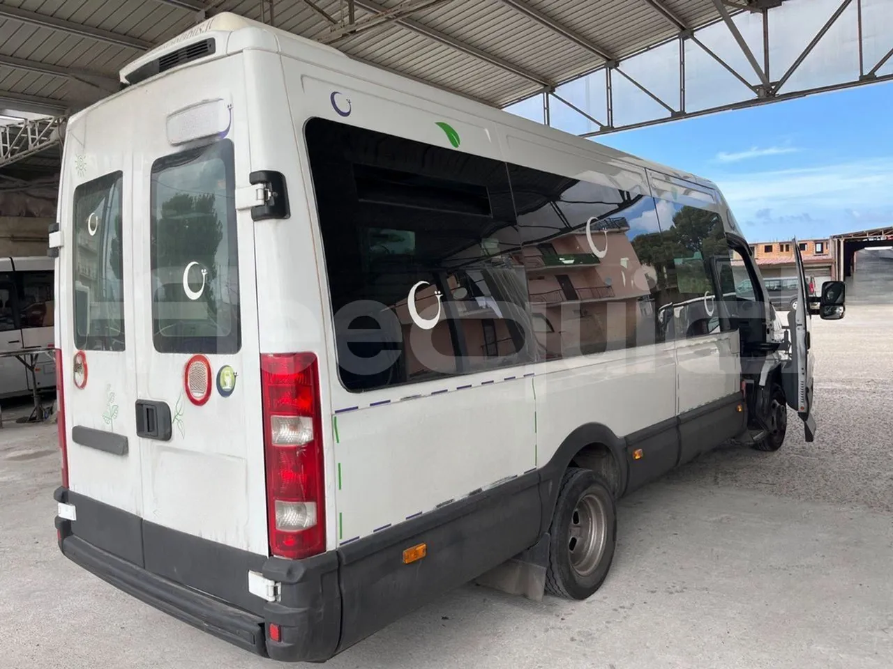 Iveco Daily A50/14/20 -EUR5 -100kW -6.948m CNG - 3/4 right rear doors open