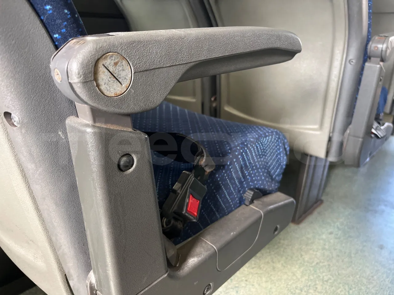 Iveco Daily A50/14/20 -EUR5 -100kW -6.948m CNG - armrest detail photo