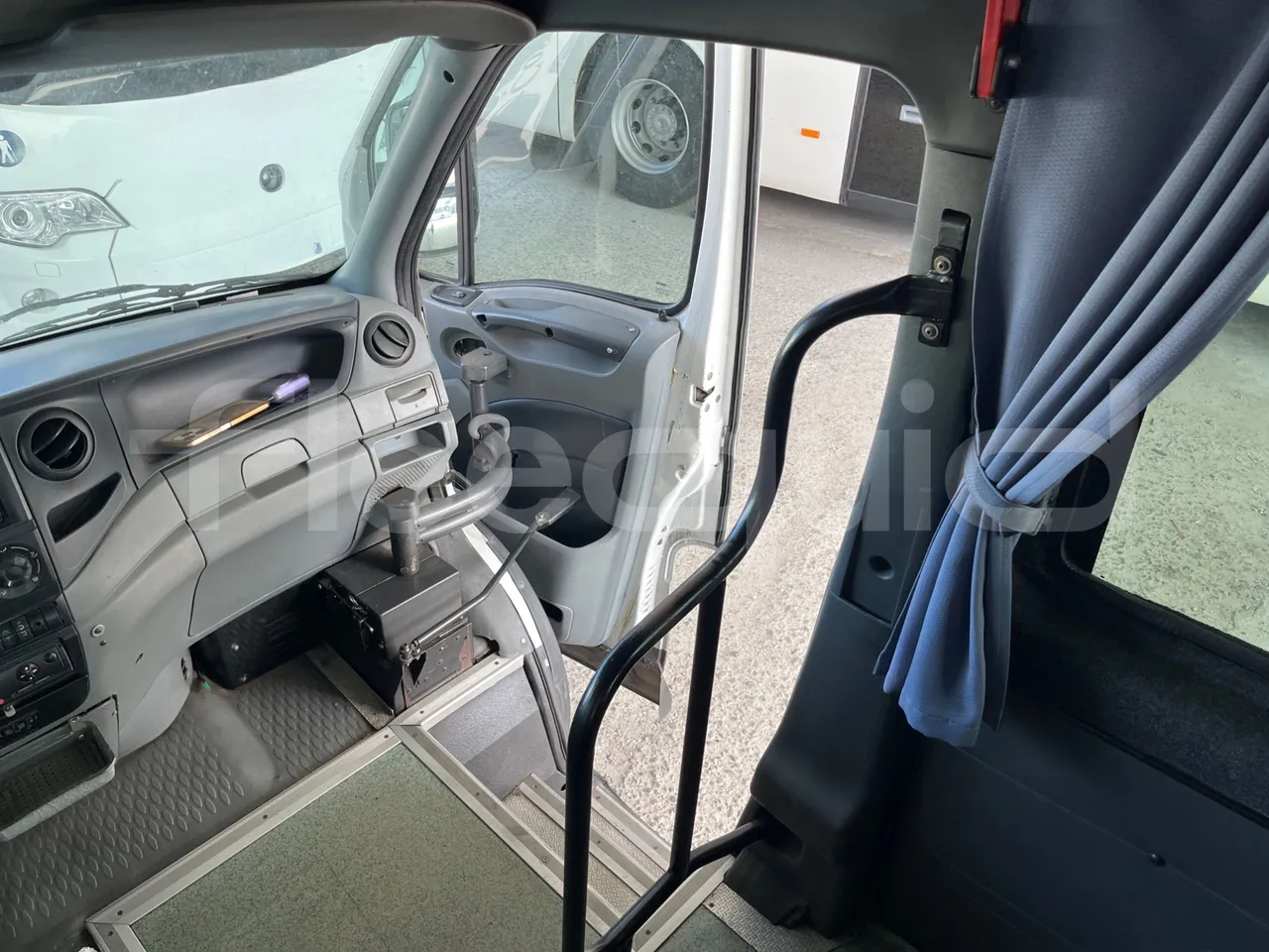 Iveco Daily A50/14/20 -EUR5 -100kW -6.948m CNG - disabled area photo