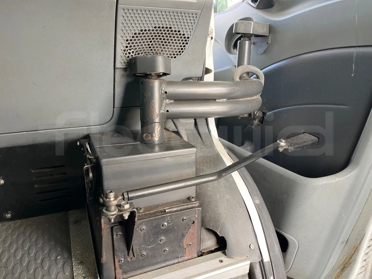 Iveco Daily A50/14/20 -EUR5 -100kW -6.948m CNG - door mechanism photo