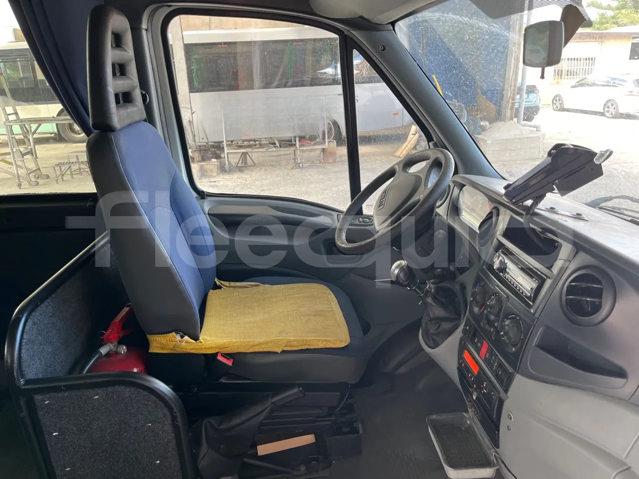 Iveco Daily A50/14/20 -EUR5 -100kW -6.948m CNG - driver's seat photo