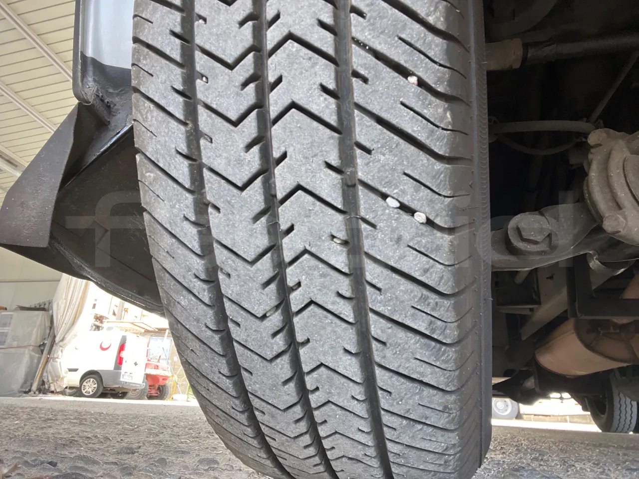 Iveco Daily A50/14/20 -EUR5 -100kW -6.948m CNG - tread condition front tires right