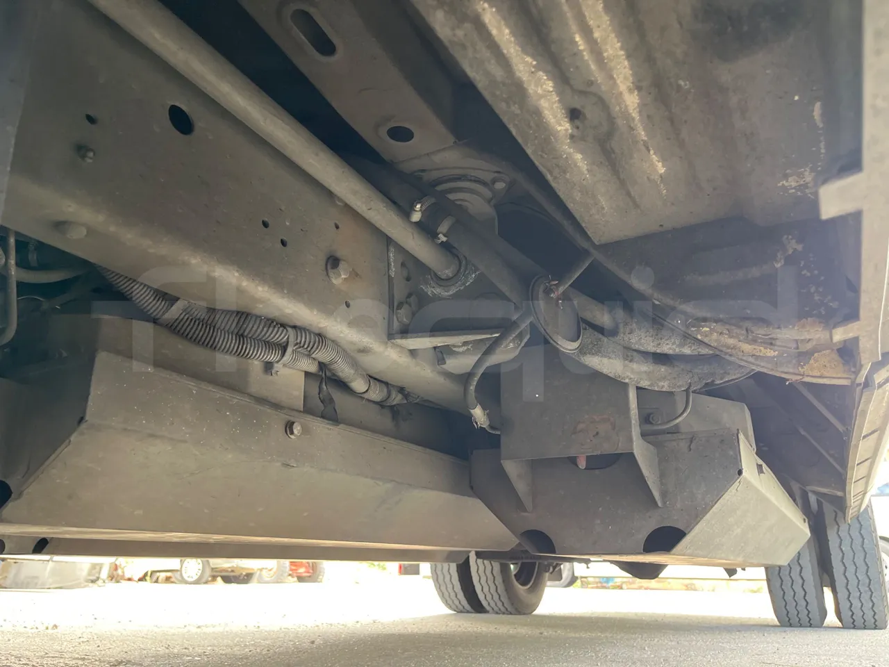 Iveco Daily A50/14/20 -EUR5 -100kW -6.948m CNG - central undercarriage photo