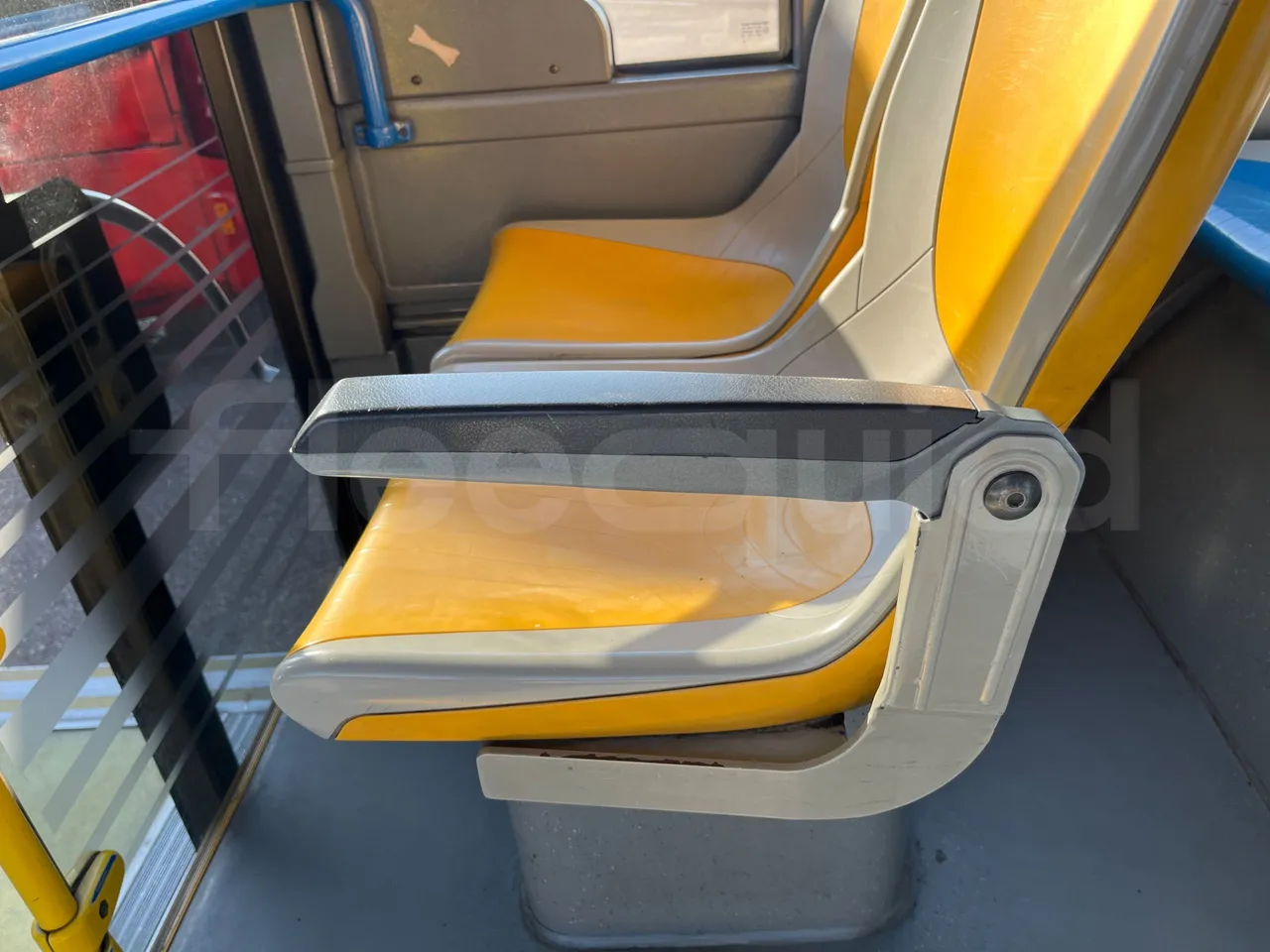 Mercedes-Benz Citaro O530 - Euro4 - 210kW - 11.950m - armrest detail photo