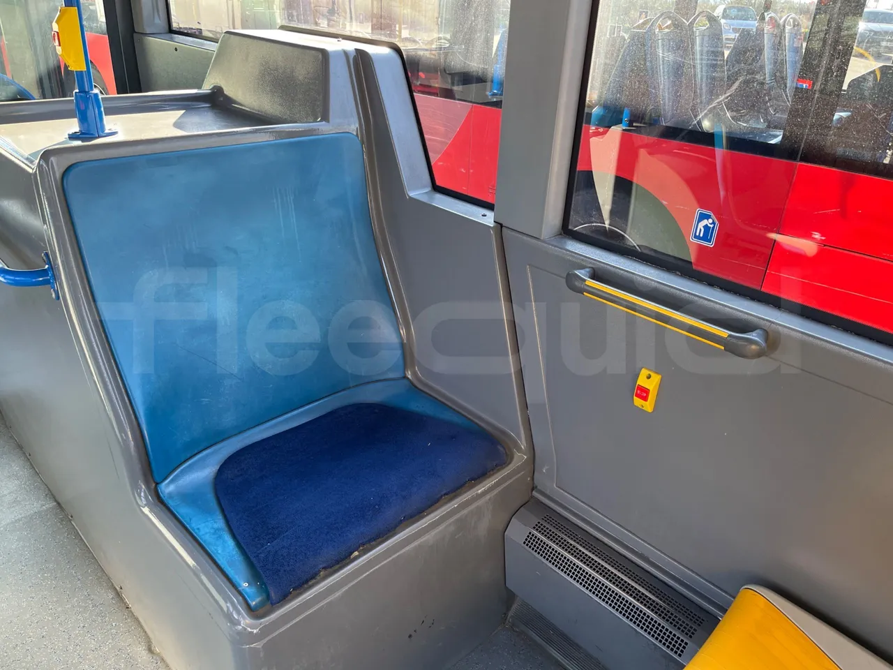 Mercedes-Benz Citaro O530 - Euro4 - 210kW - 11.950m - forward view middle aisle