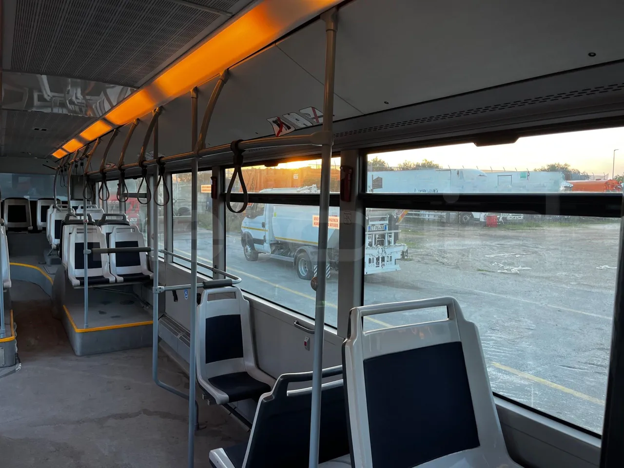 Mercedes-Benz Citaro O 530 - EUR3 - 220kW - 12.000m - disabled area photo