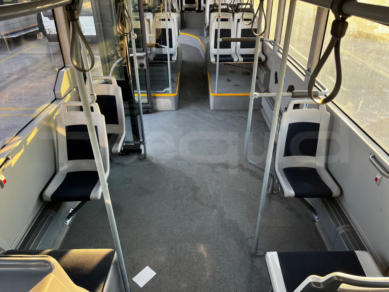 Mercedes-Benz Citaro O 530 - EUR3 - 220kW - 12.000m - forward view middle aisle