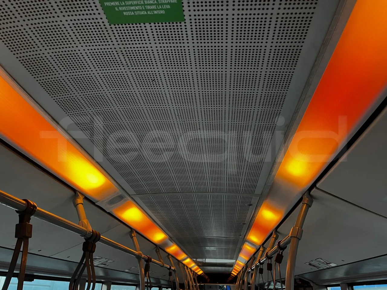 Mercedes-Benz Citaro O 530 - EUR3 - 220kW - 12.000m - overhead compartments photo