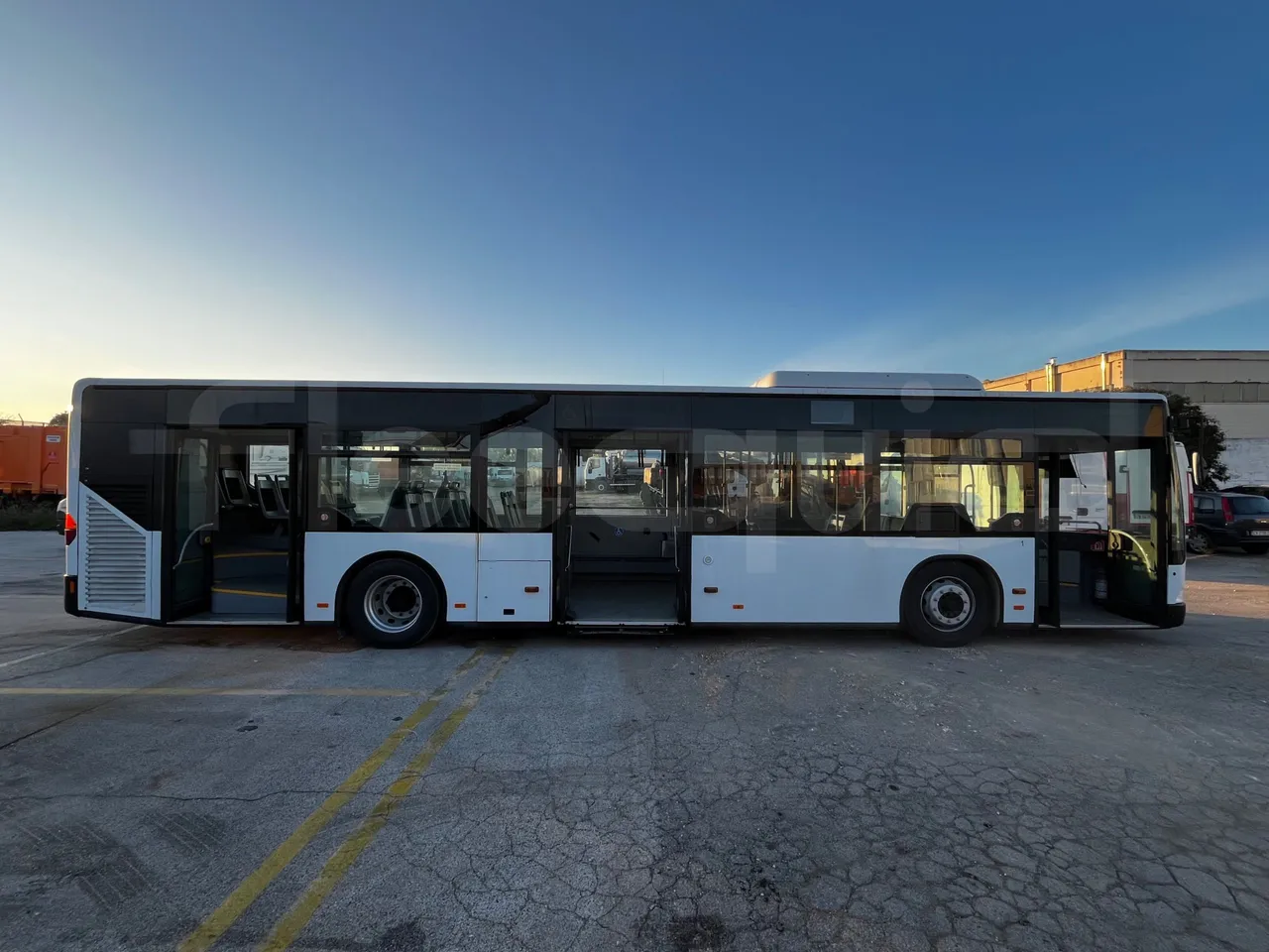Mercedes-Benz Citaro O 530 - EUR3 - 220kW - 12.000m - right side doors open