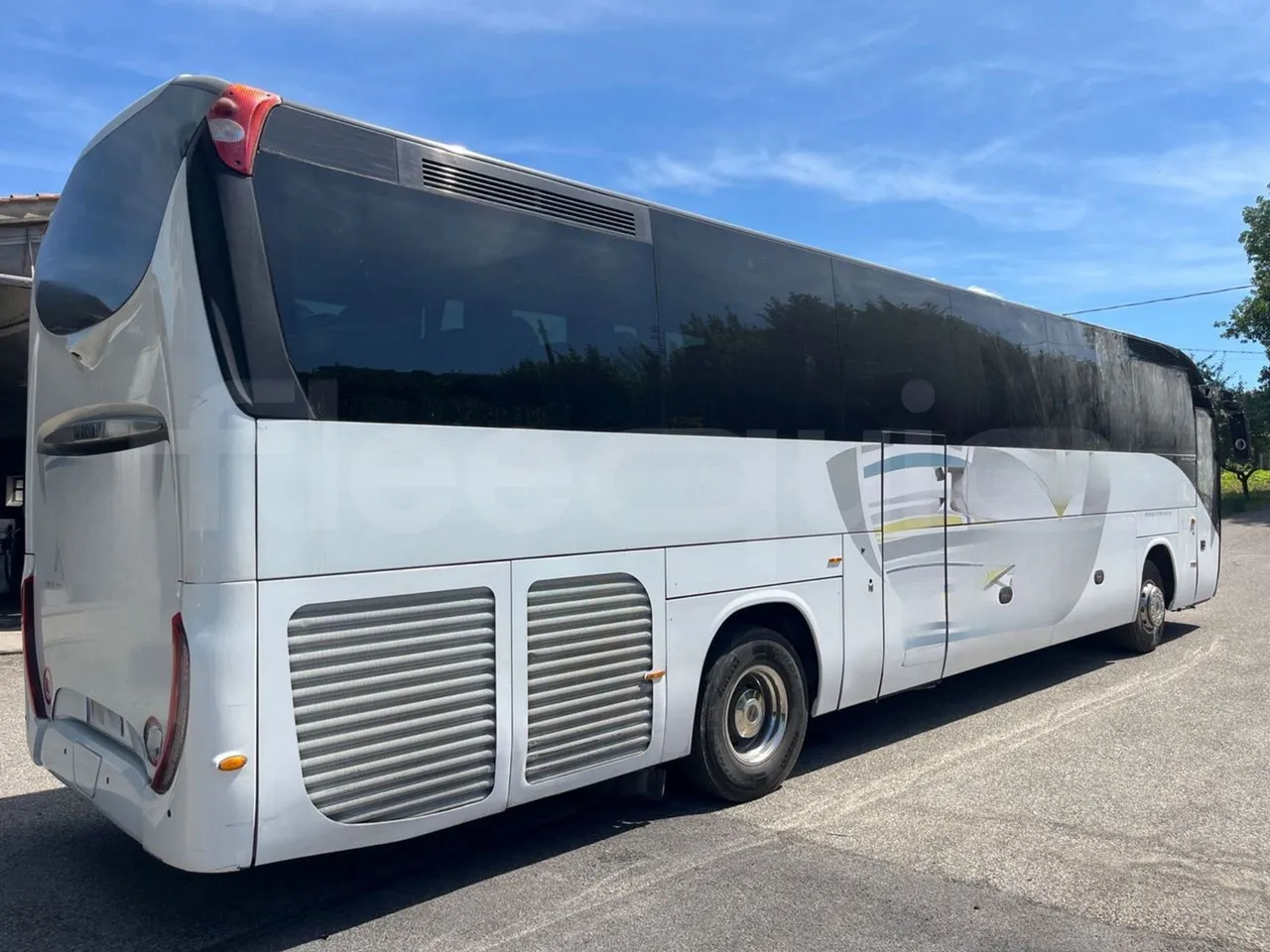 Iveco Magelys - 3/4 right rear doors closed