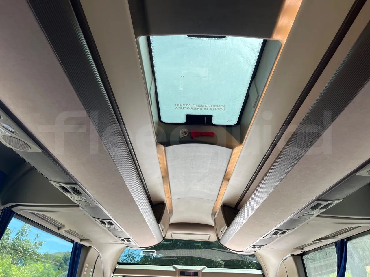 Iveco Magelys - roof hatch 1