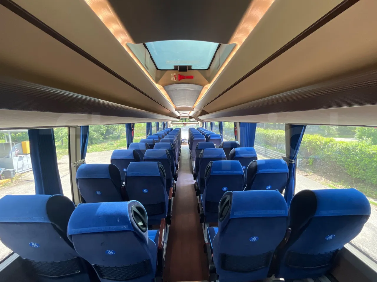 Iveco Magelys - forward view middle aisle