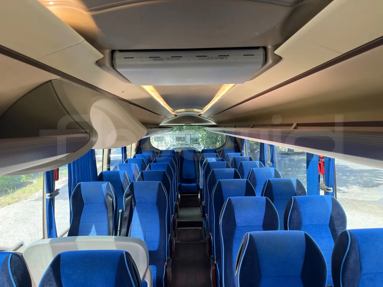 Iveco Magelys - reverse view middle aisle