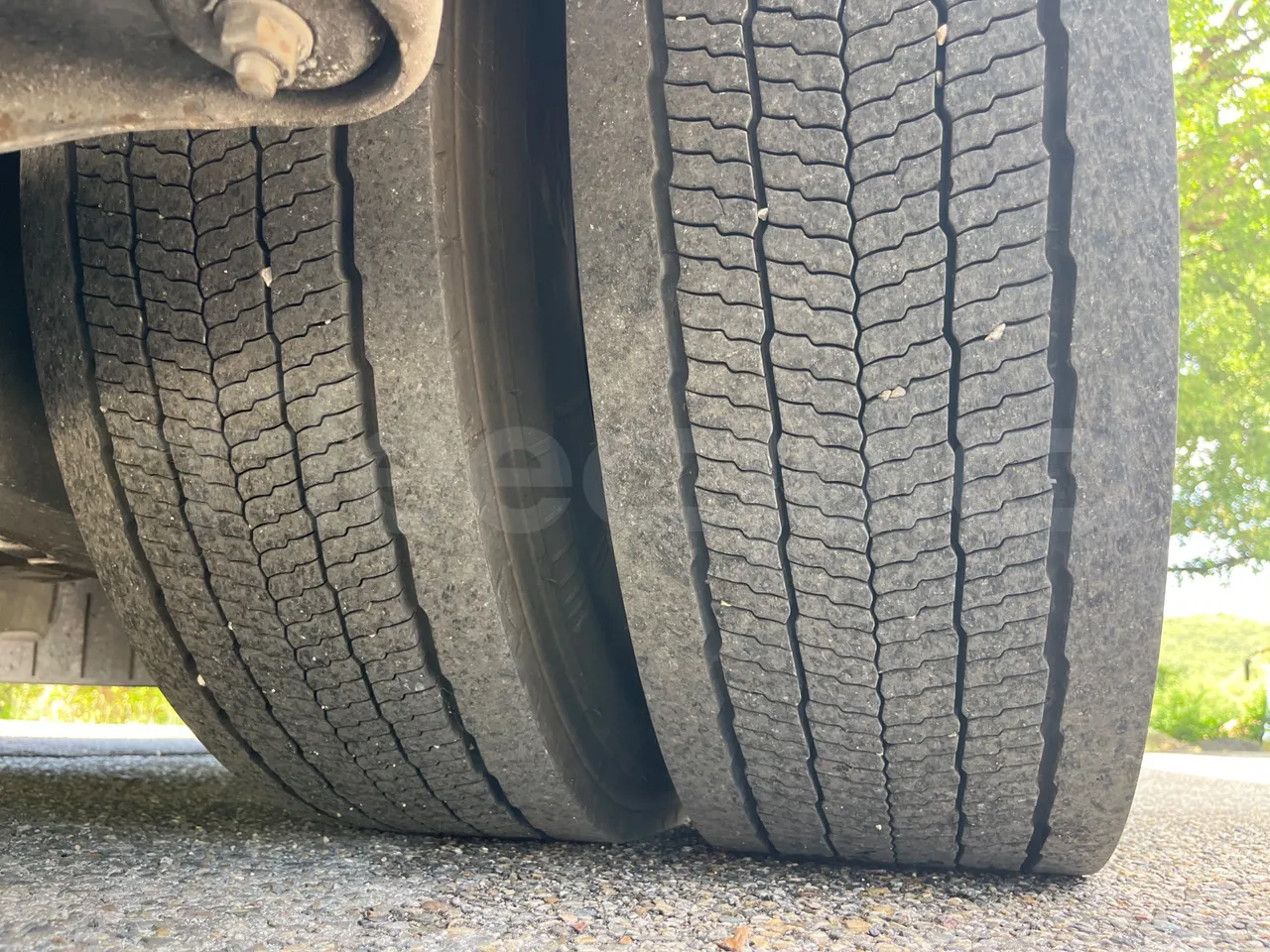 Iveco Magelys - tread condition front tires left