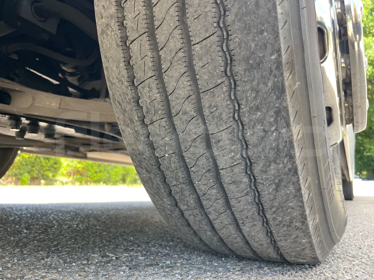 Iveco Magelys - tread condition front tires right