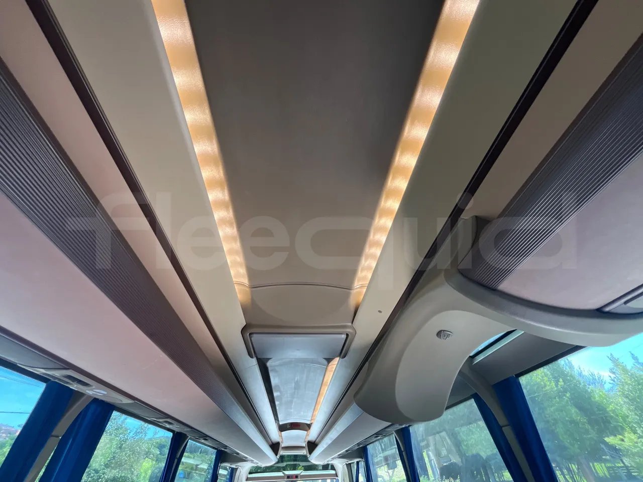 Iveco Magelys - overhead compartments photo