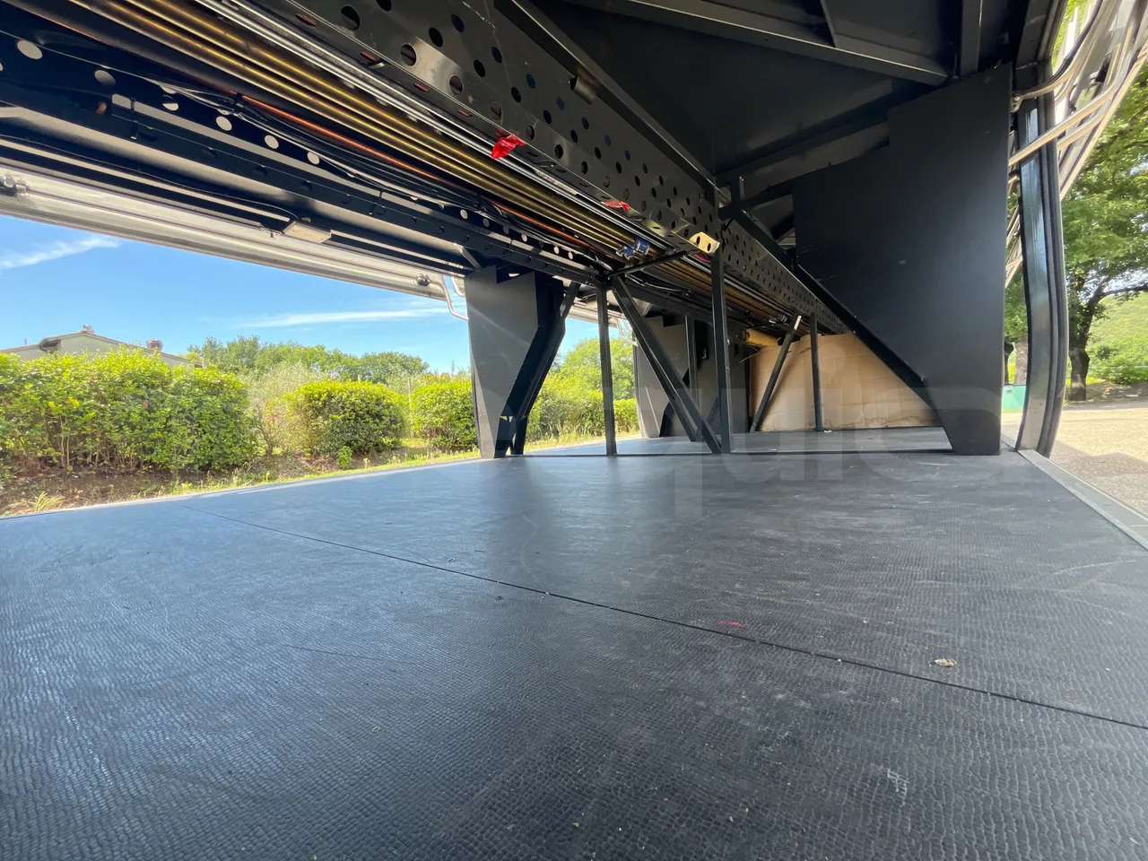 Iveco Magelys - under carpet photo