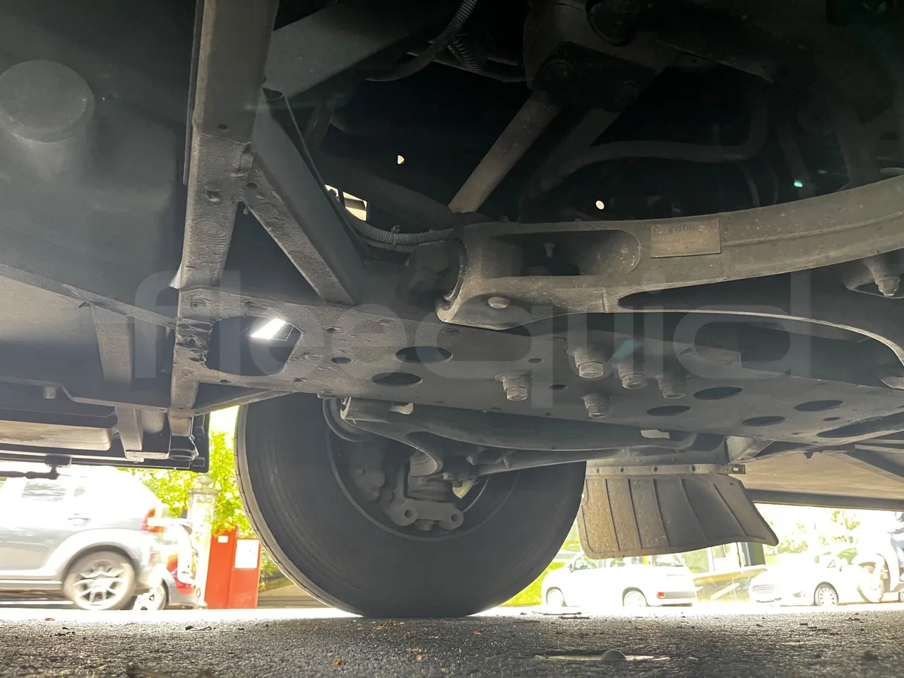 Iveco Magelys - front axle right side