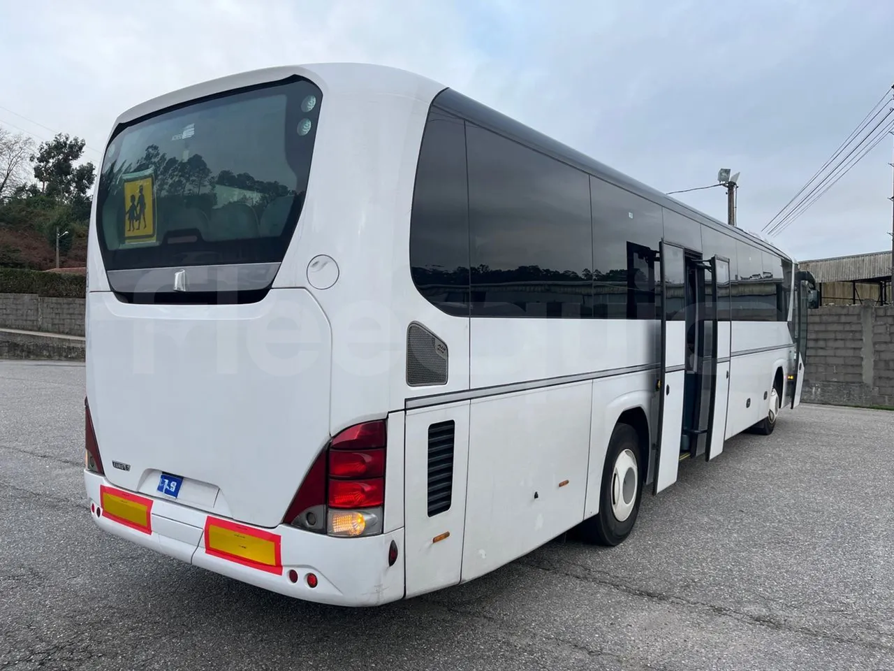 Neoplan JETLINER B274600 - Euro6 - 294kW - 13mt - 3/4 right rear doors open