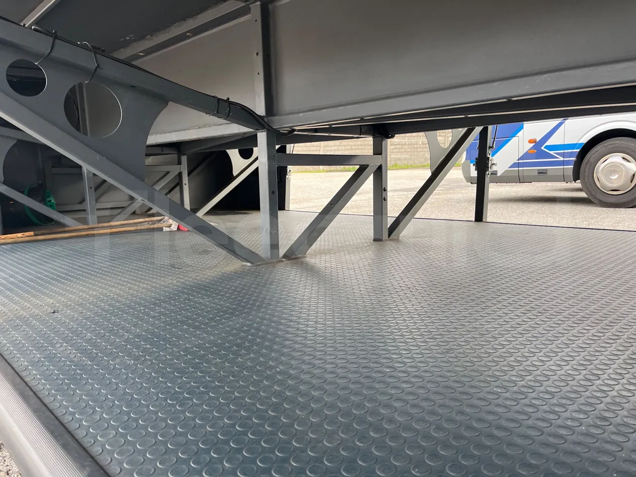 Neoplan JETLINER B274600 - Euro6 - 294kW - 13mt - internal frame rust check