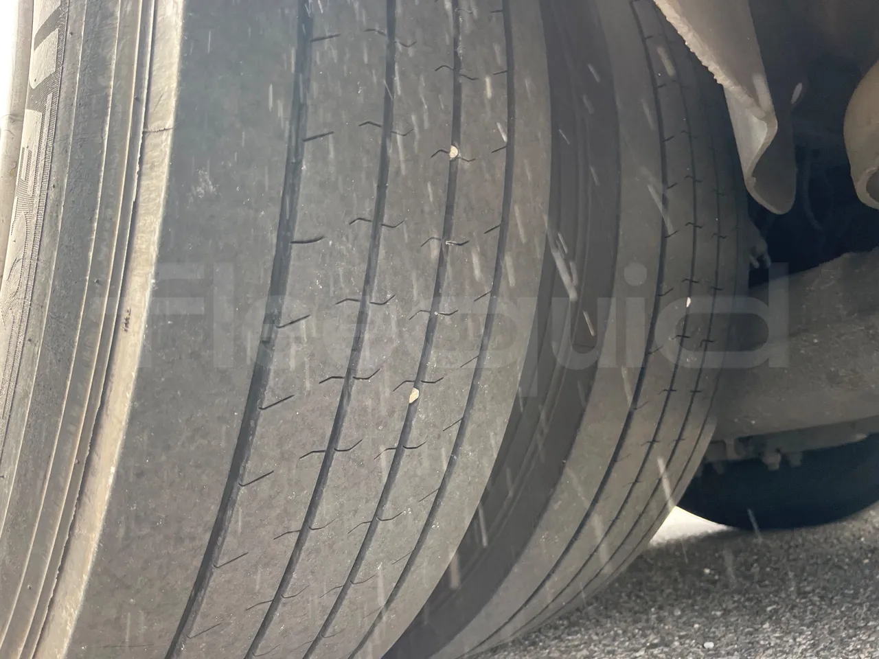 Neoplan JETLINER B274600 - Euro6 - 294kW - 13mt - tread condition second axle tires left