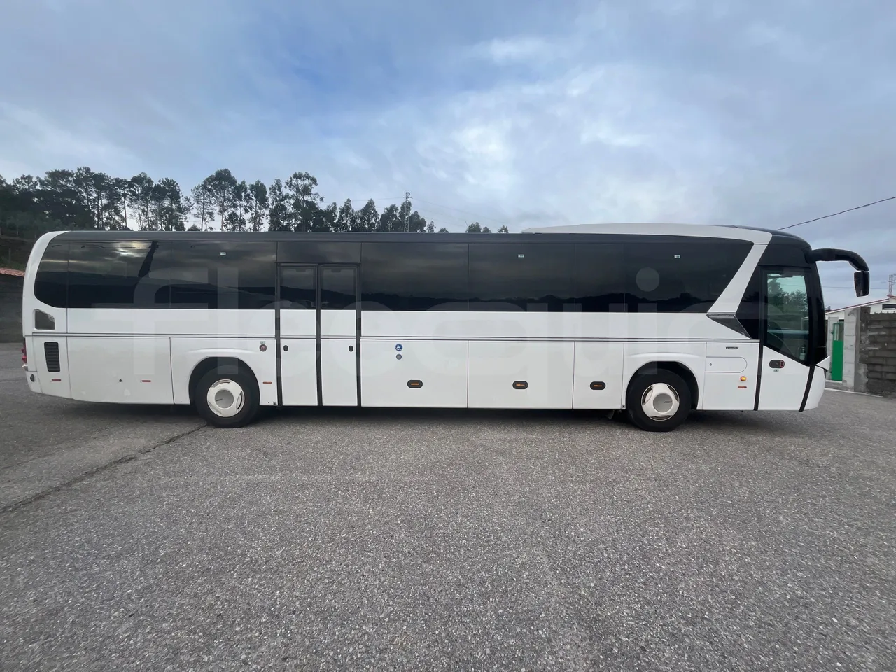 Neoplan JETLINER B274600 - Euro6 - 294kW - 13mt - right side doors closed